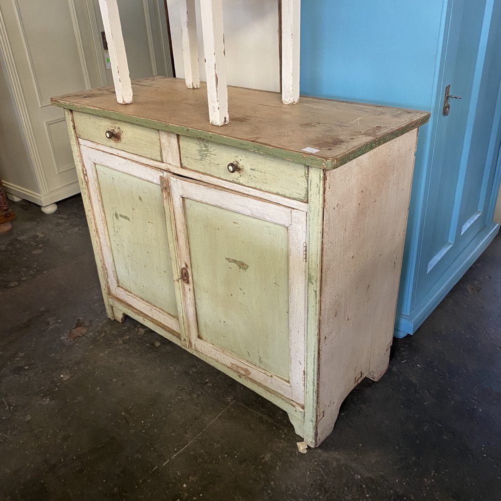 Groen-witte commode