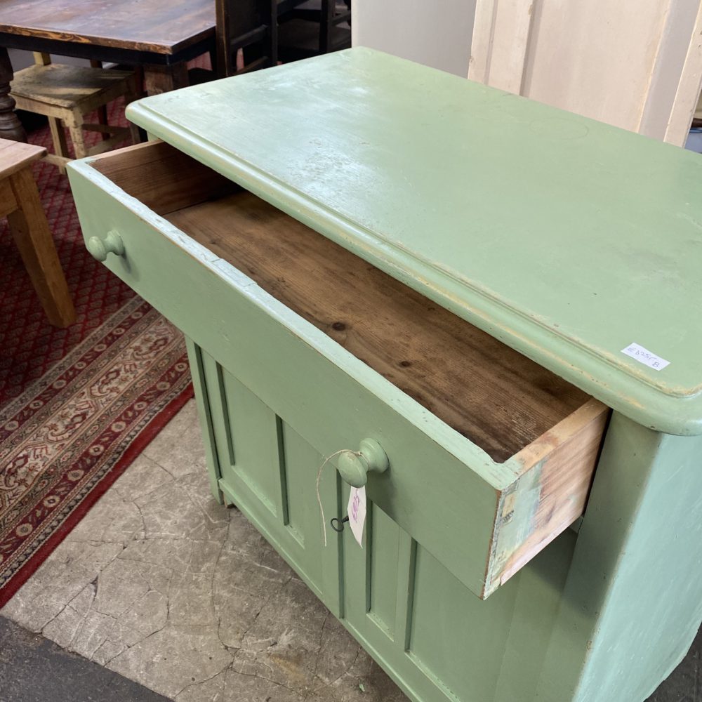 Groene commode