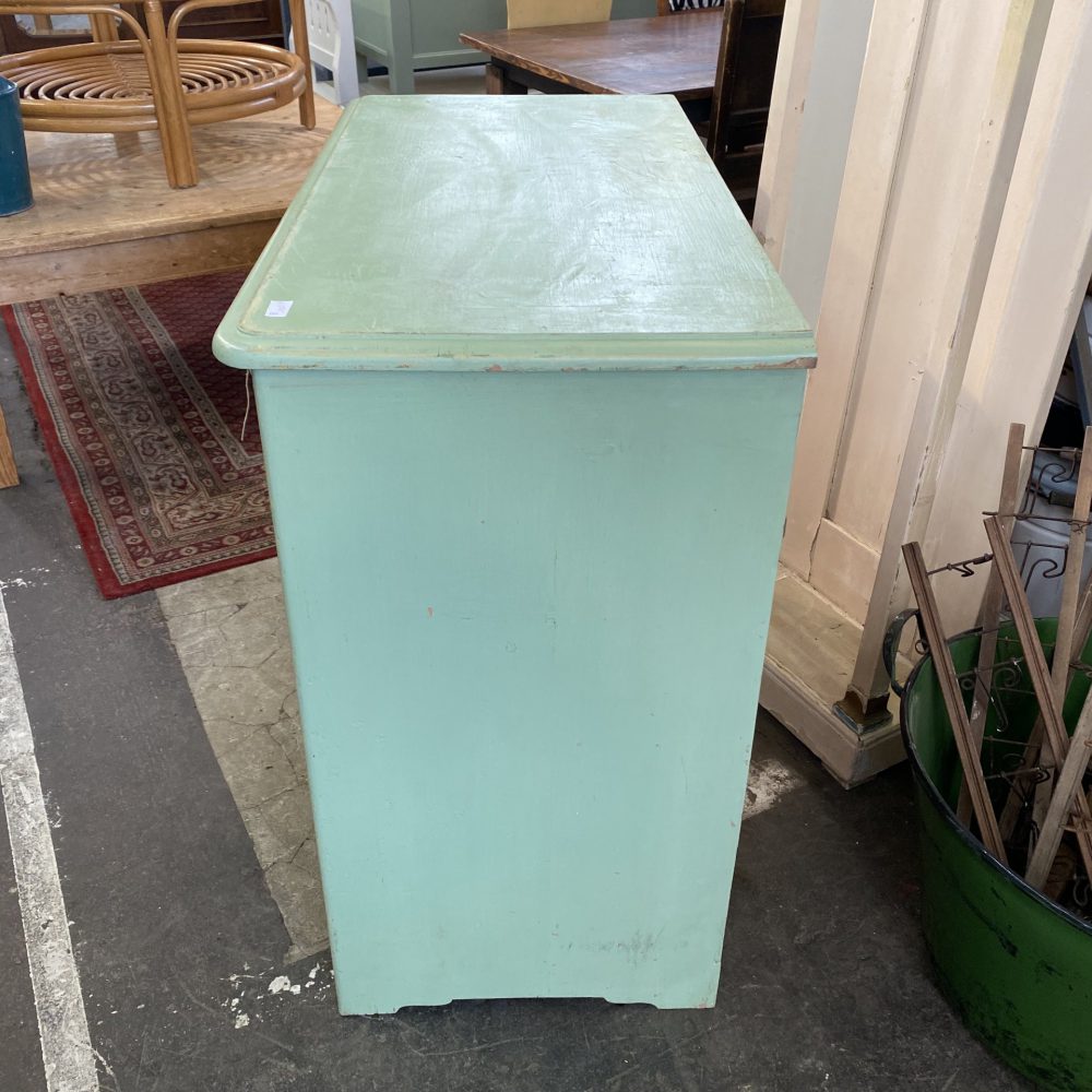 Groene commode