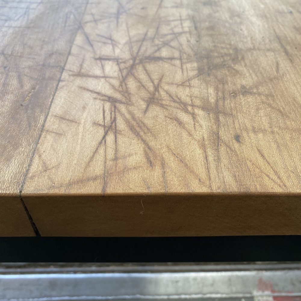 Industriële tafel met houten blad