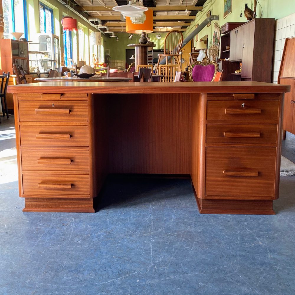 Vintage houten bureau