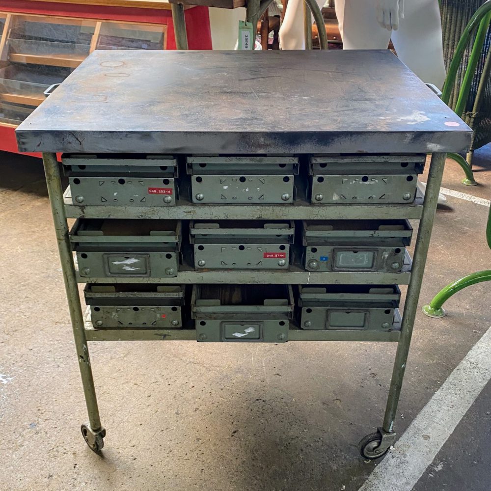 Metalen trolley met lades