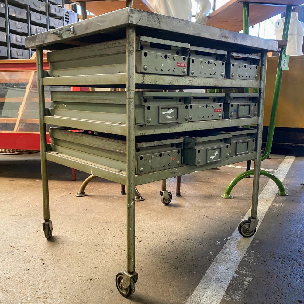 Metalen trolley met lades