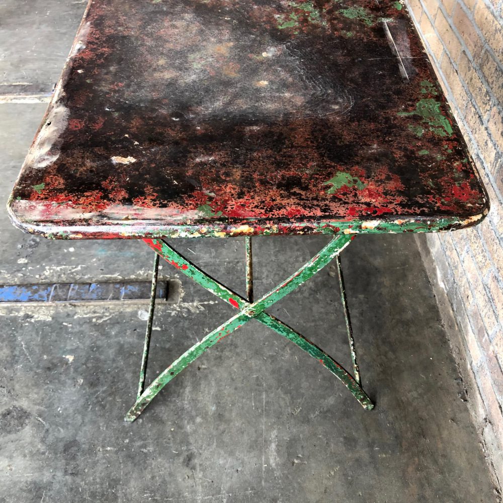 Metalen tuintafel