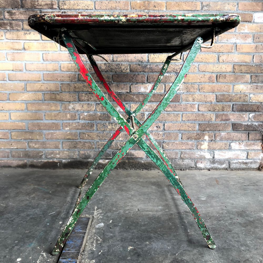 Metalen tuintafel