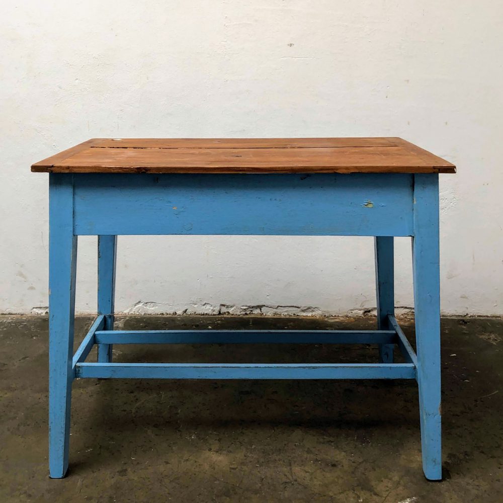 Blauwe eettafel