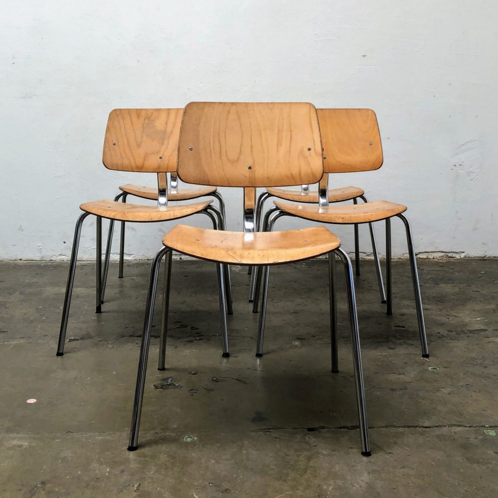 Vintage schoolstoelen