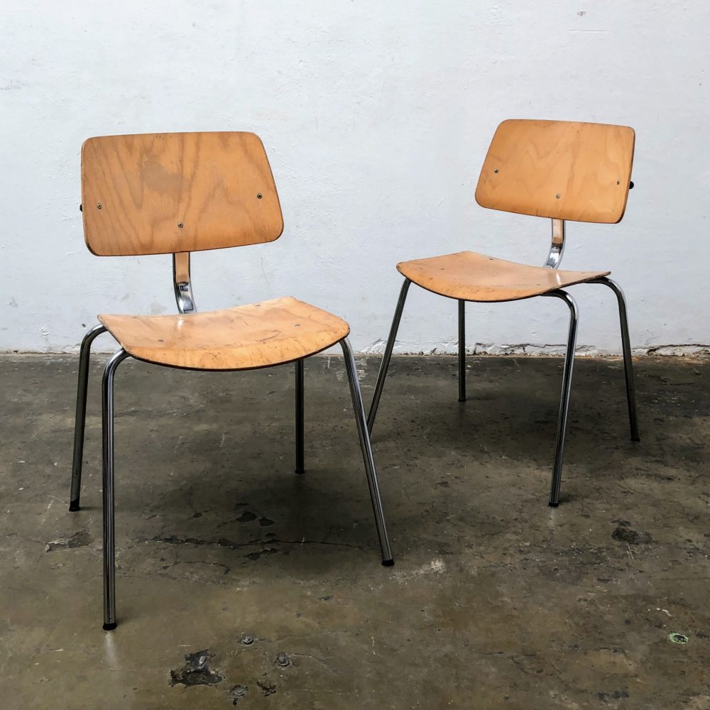 Vintage schoolstoelen