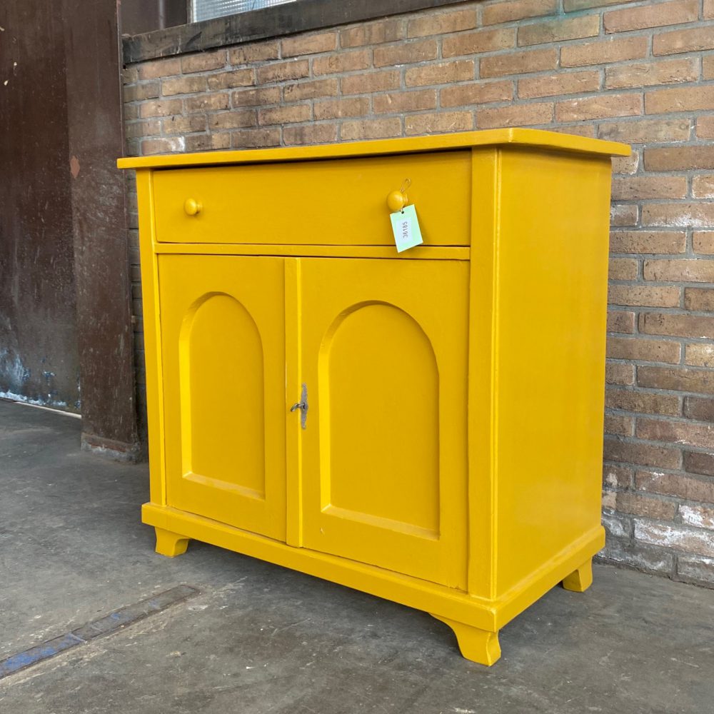 Gele commode