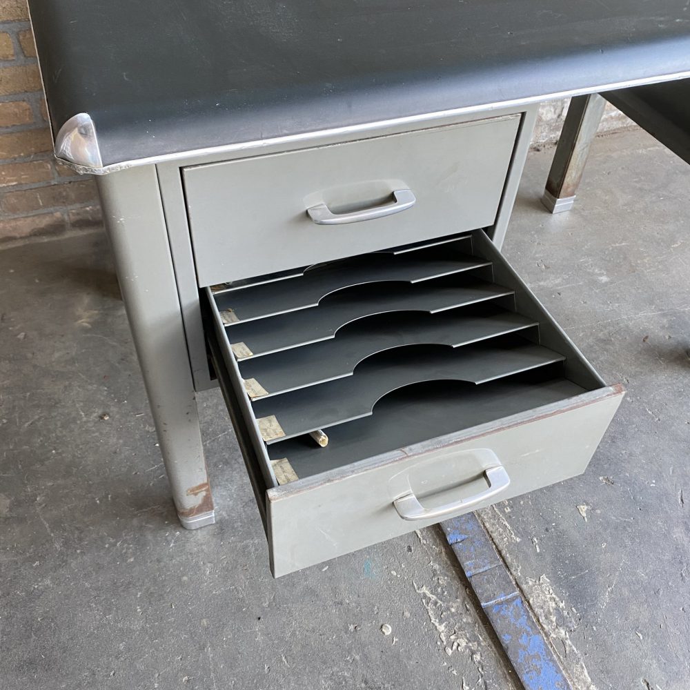 Vintage metalen bureau kinderbureau