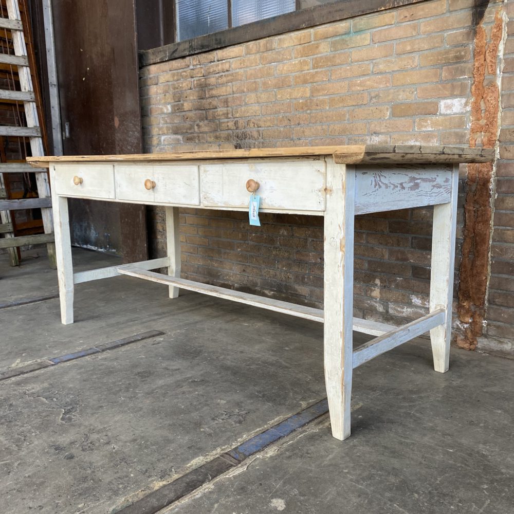 Brocante witte eettafel