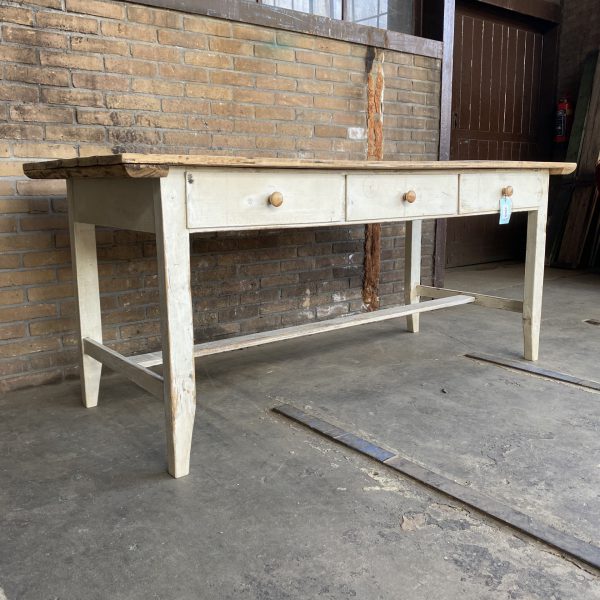 Brocante witte eettafel