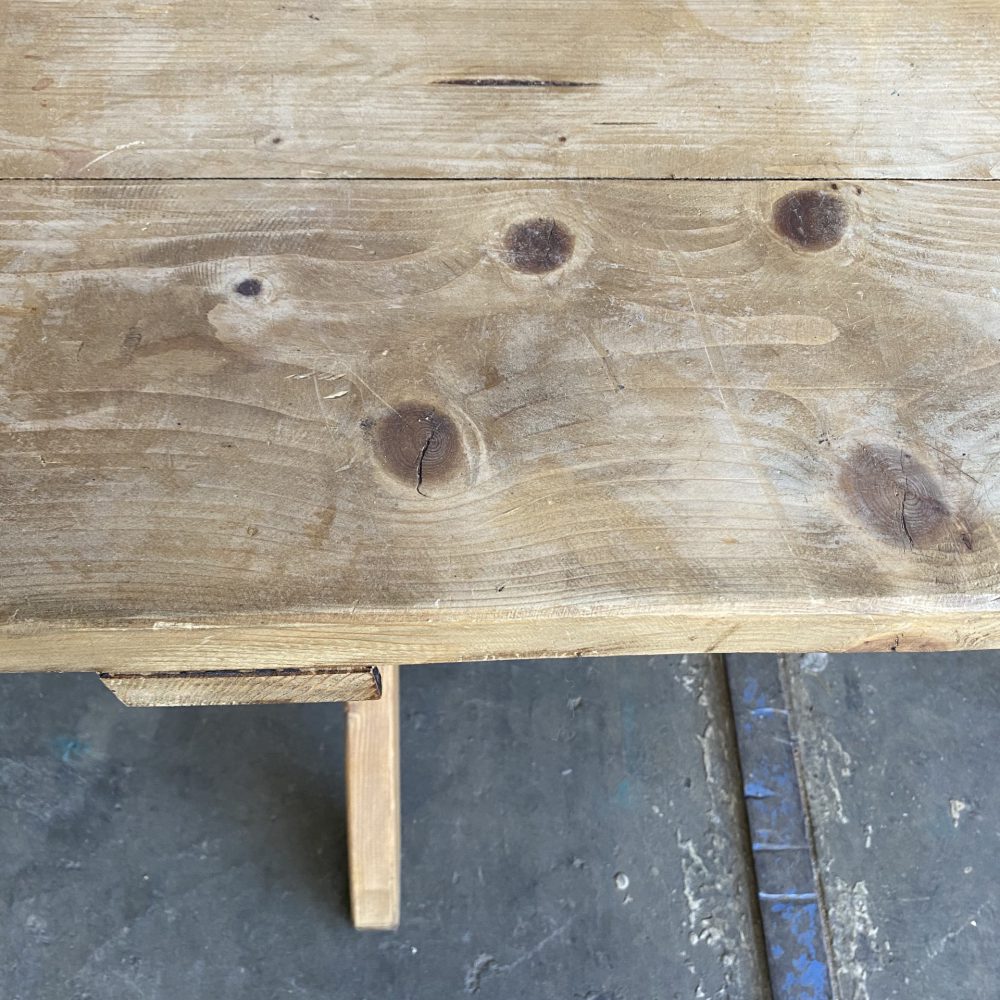 Houten kruispoottafel