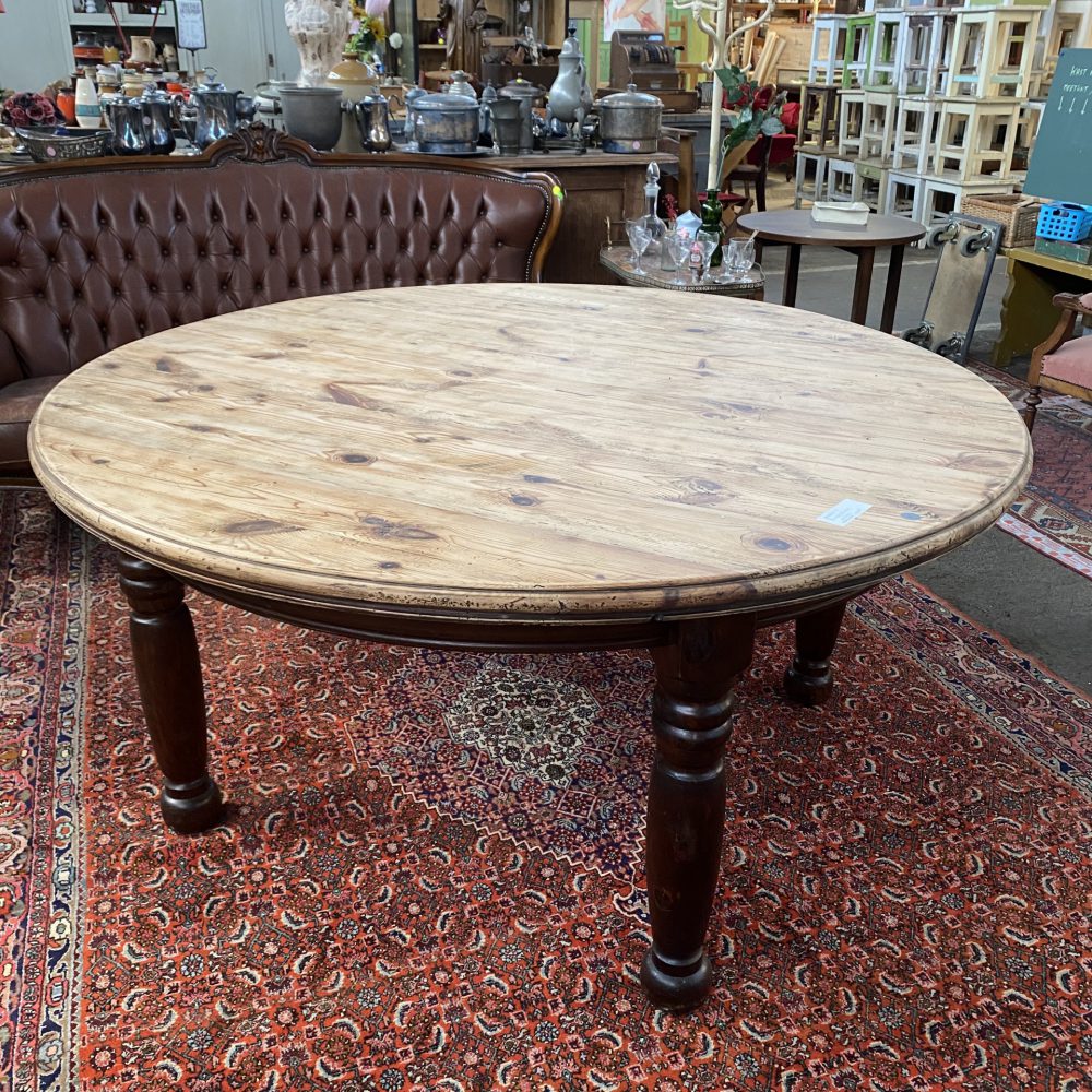 Ronde houten eettafel