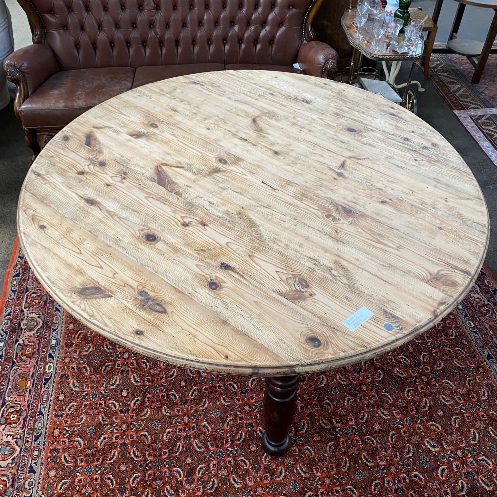 Ronde houten eettafel