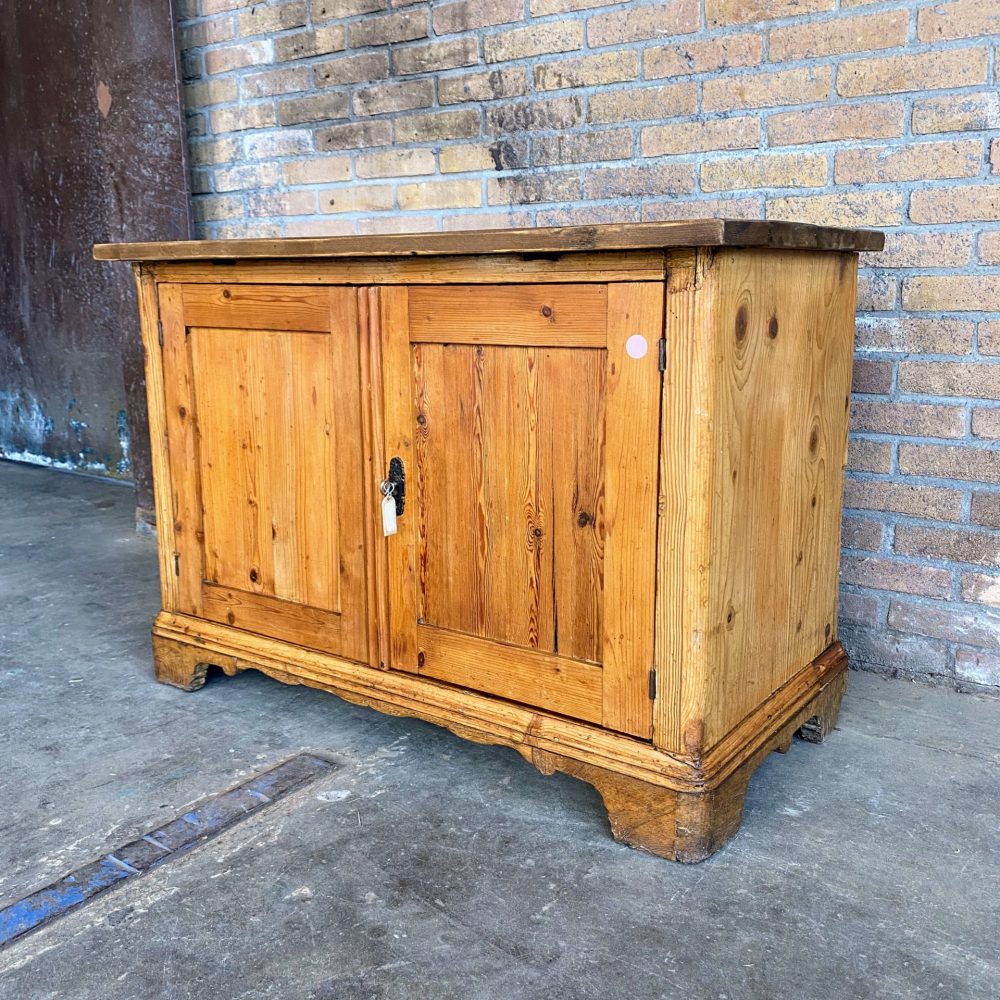 Houten onderkast commode