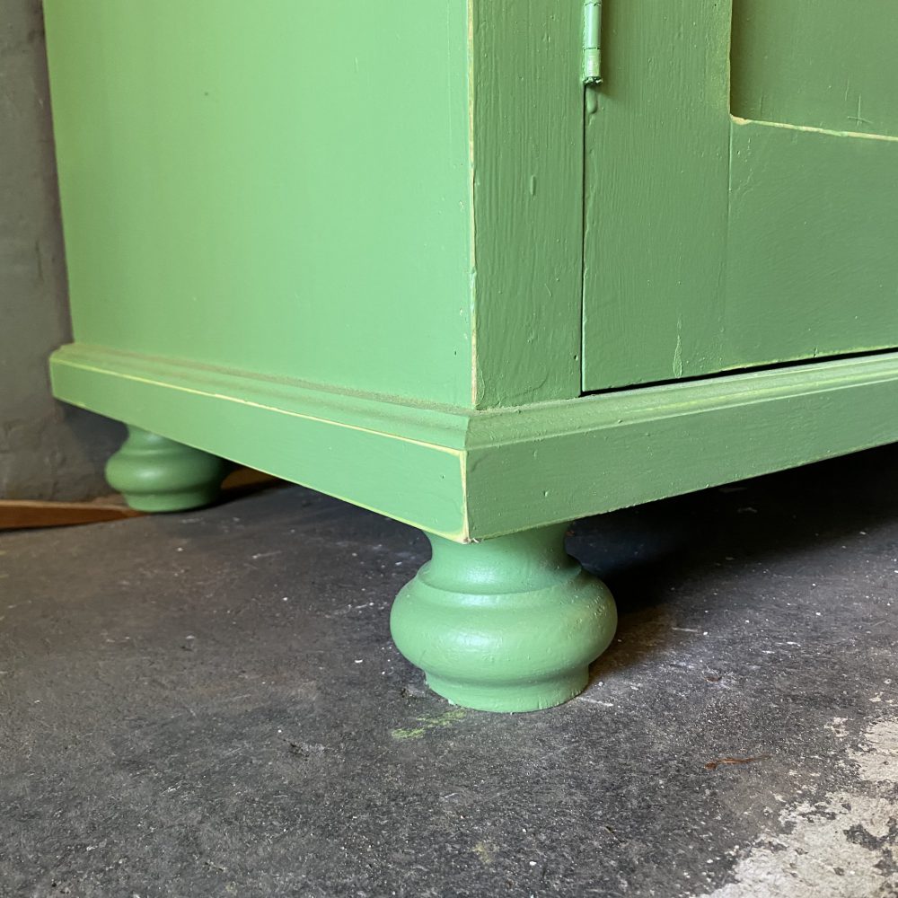 Groene commode