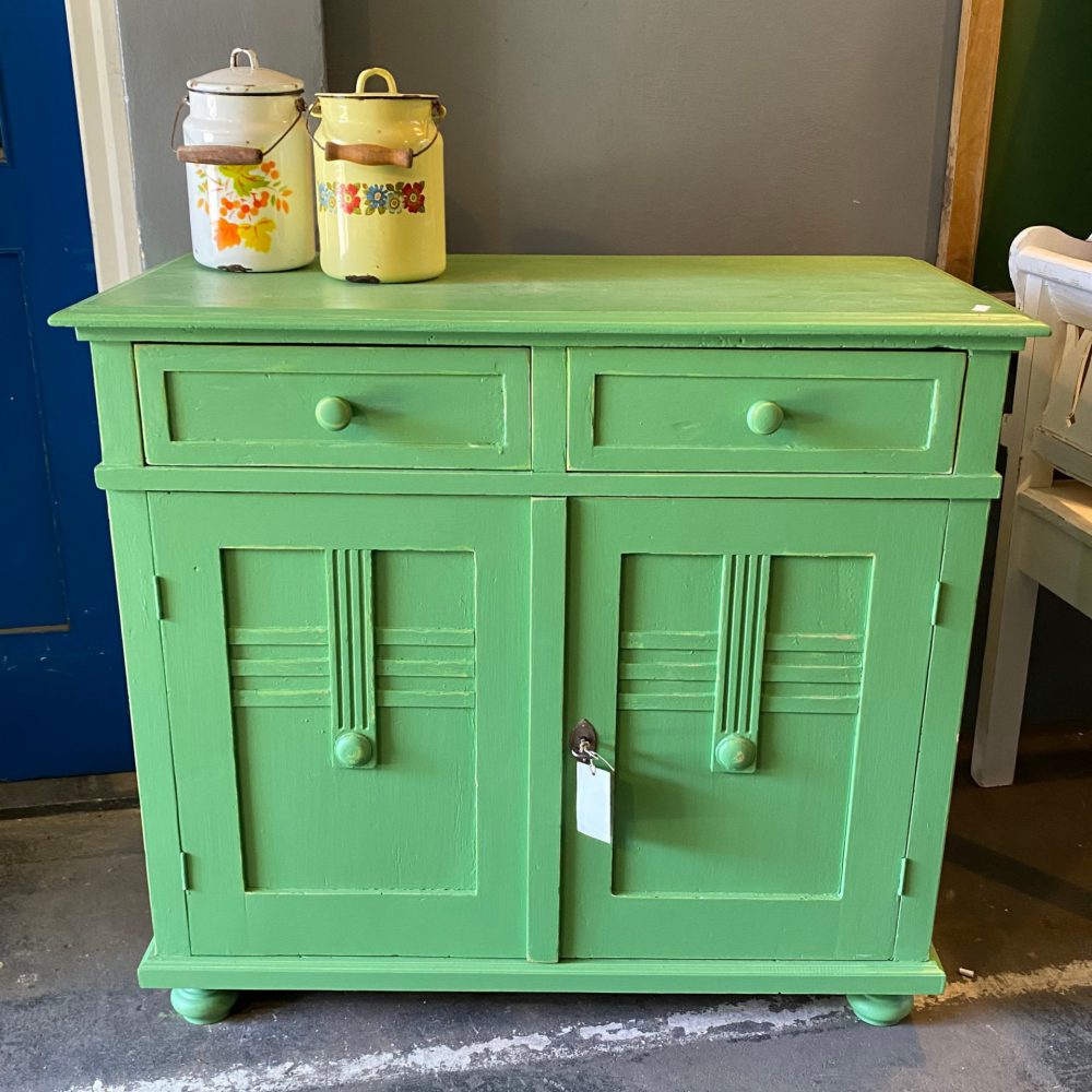 Groene commode