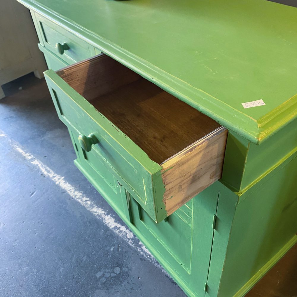 Groene commode