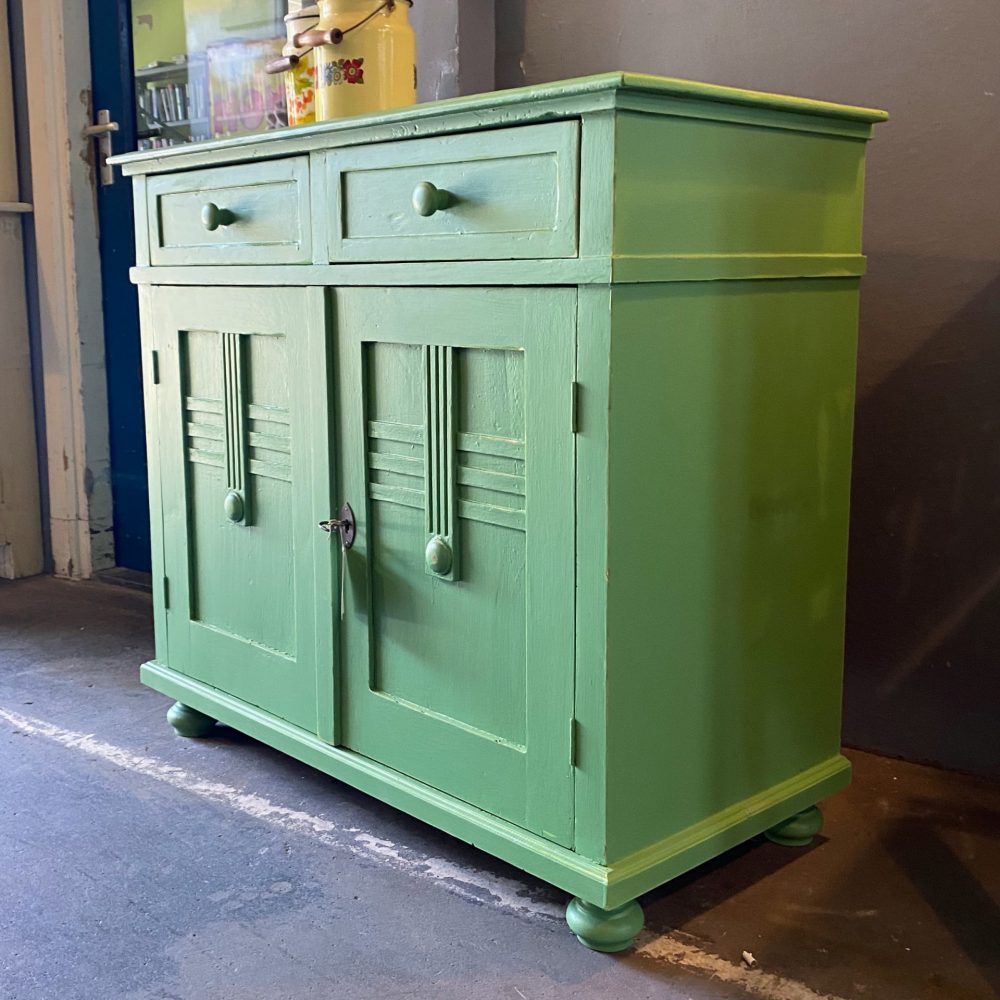 Groene commode