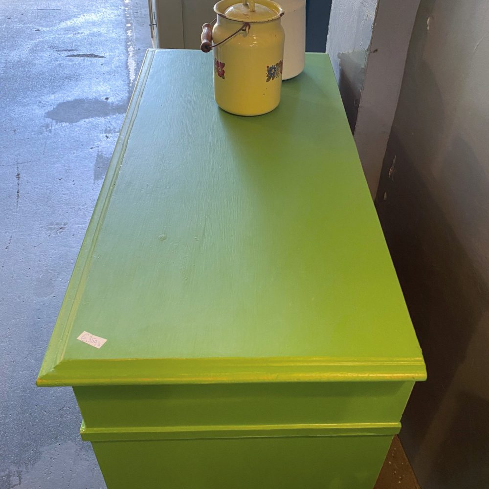 Groene commode