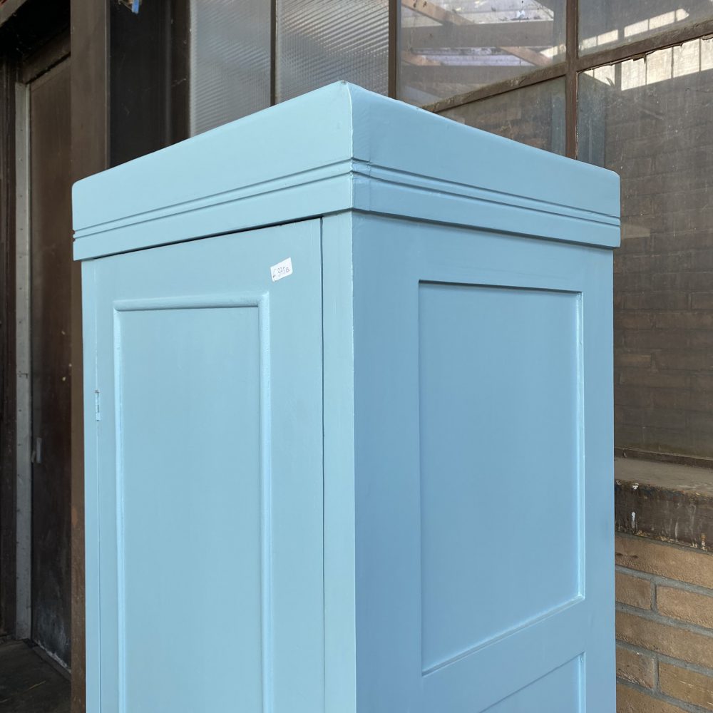 Blauwe linnenkast