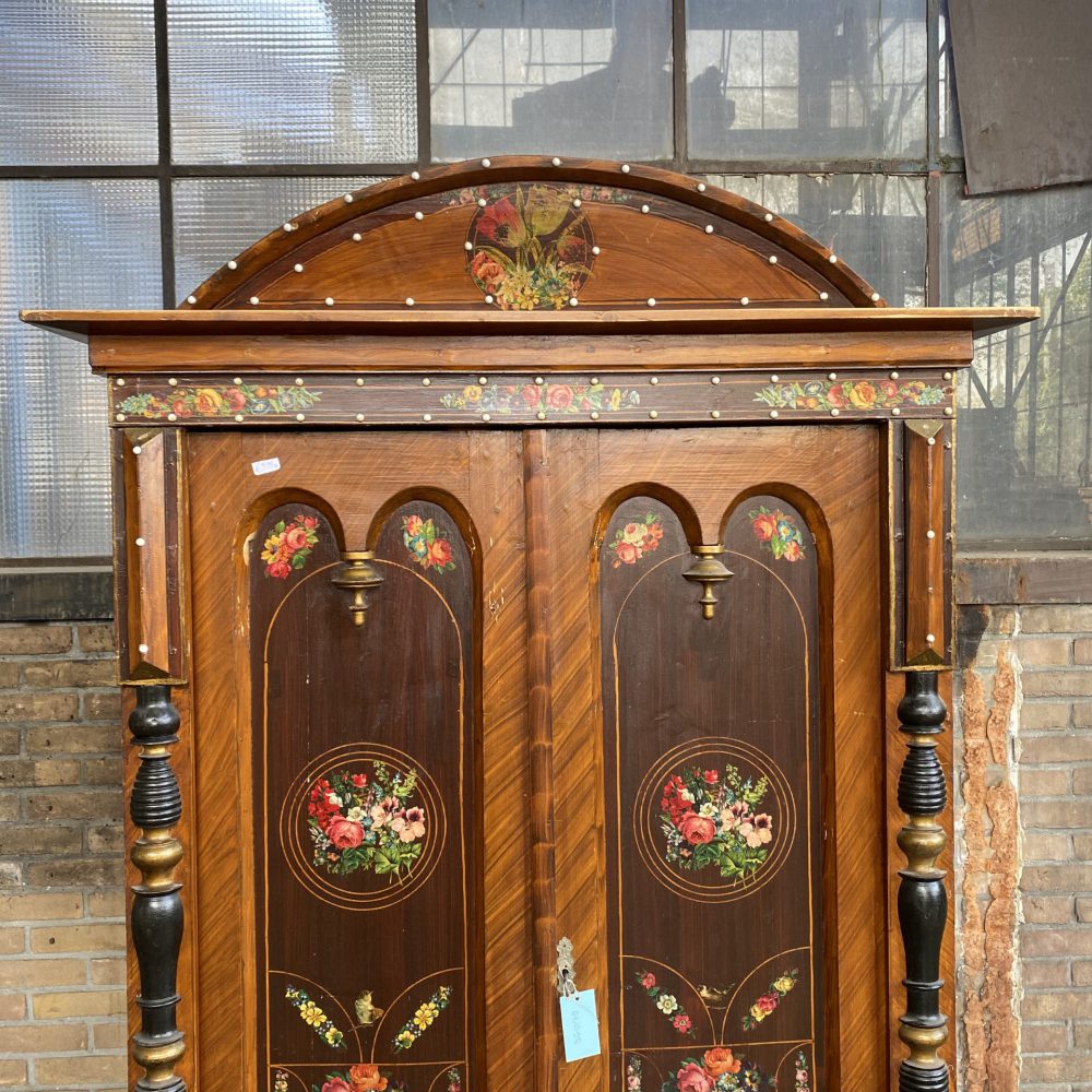 Brocante beschilderde linnenkast