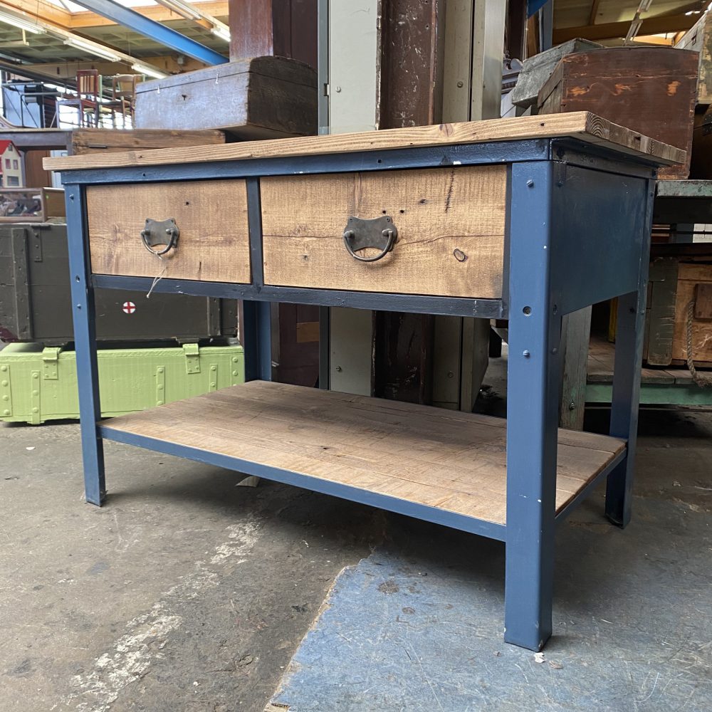 Blauw metalen werkbank werktafel