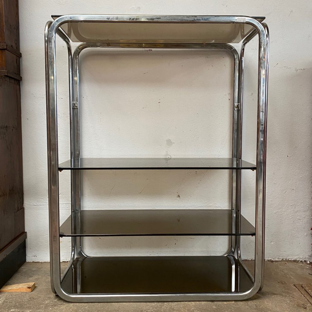 Vintage metalen kast met glazen planken