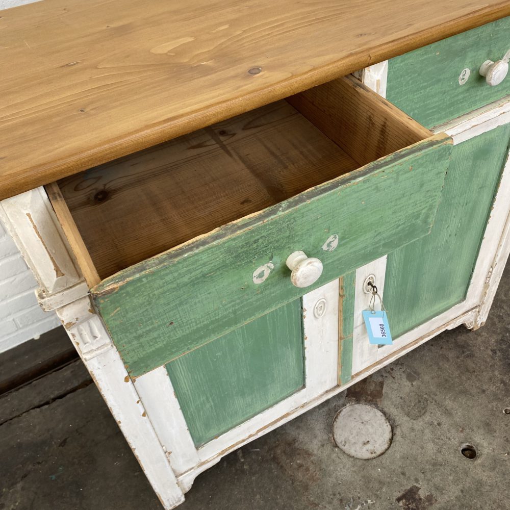 Groen-witte commode