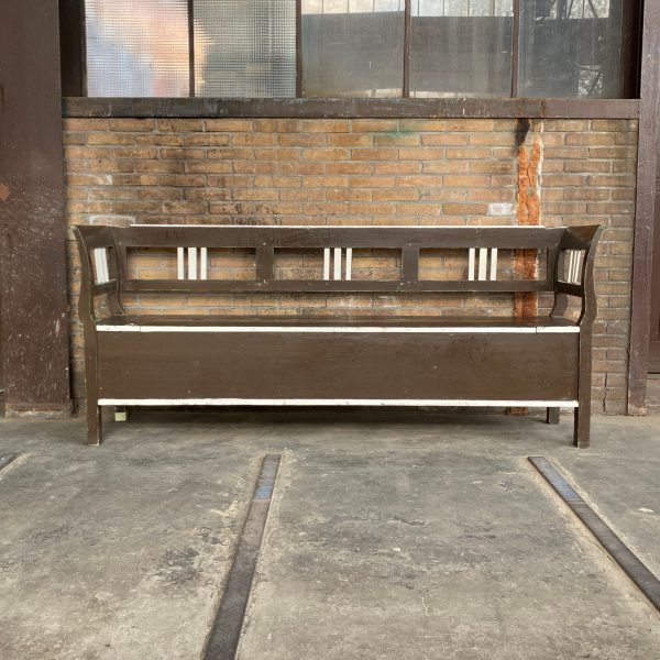 Bruine houten klepbank
