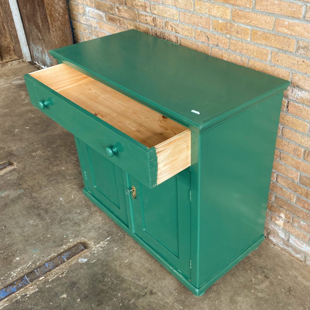 Groene commode