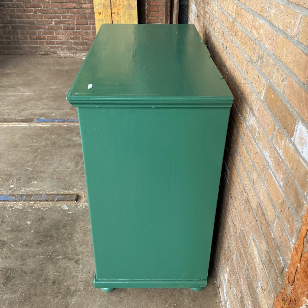 Groene commode