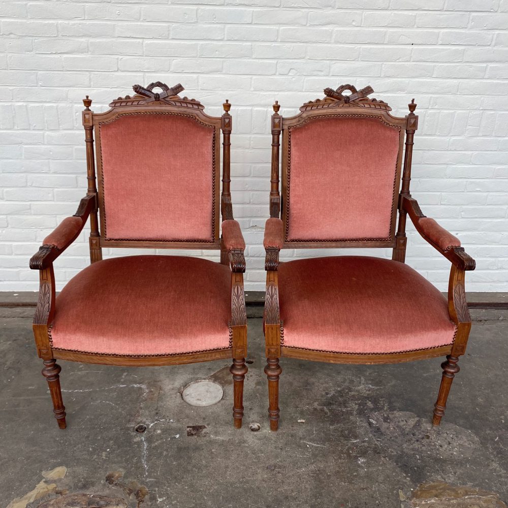 Antieke roze fauteuil