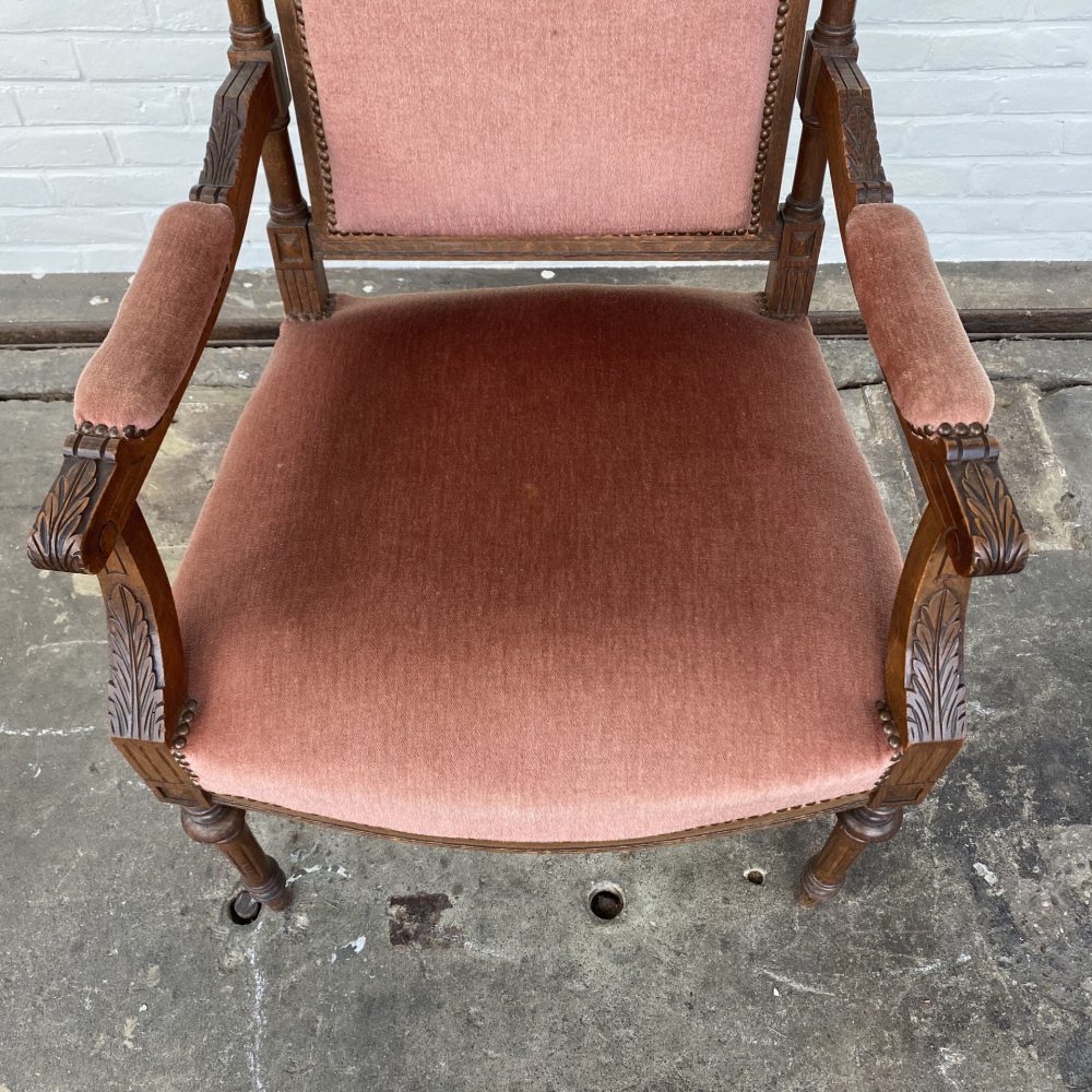 Antieke roze fauteuil