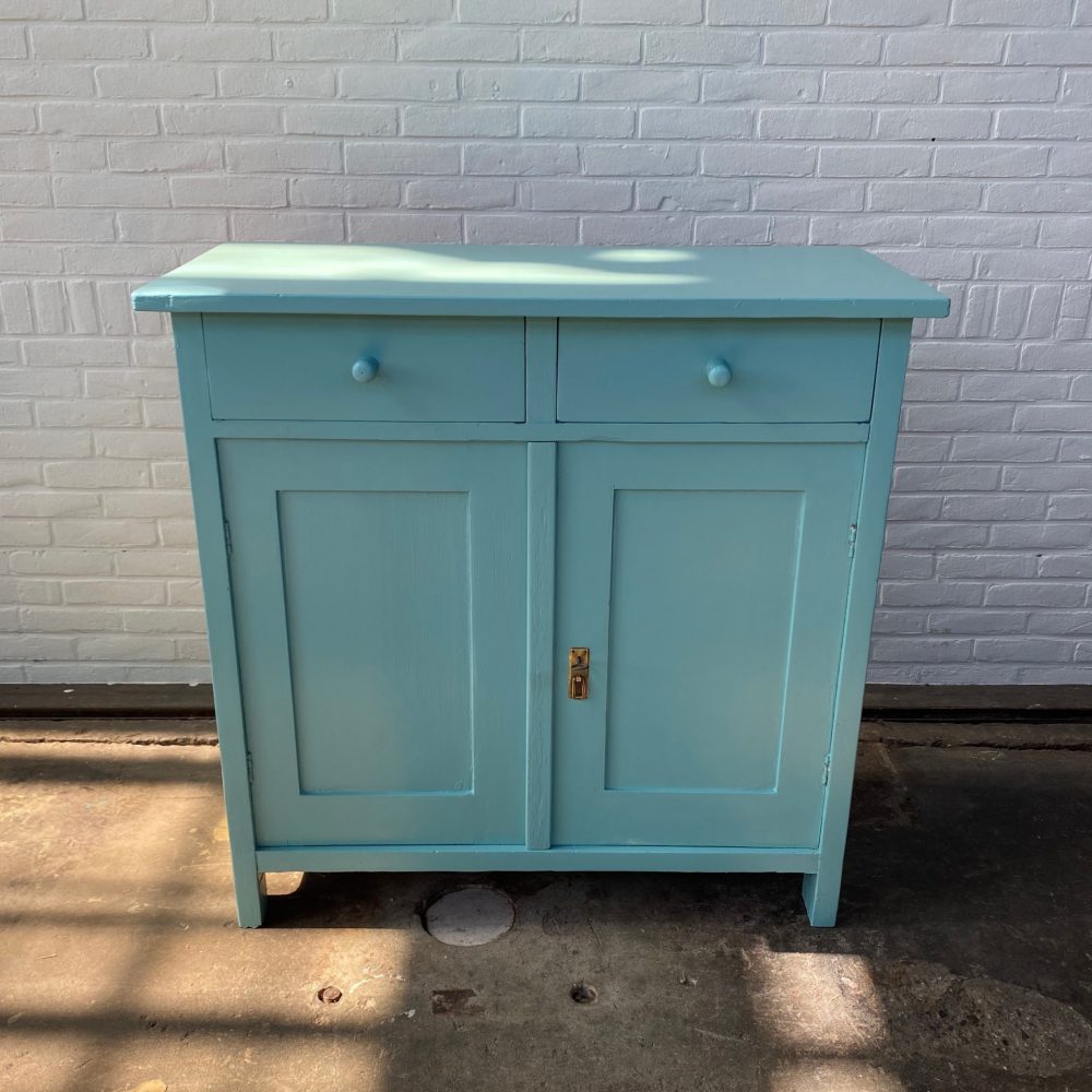 Mint-blauwe commode