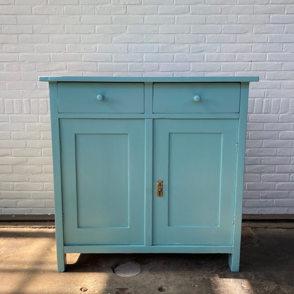 Mint-blauwe commode