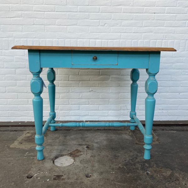 Blauwe eettafel