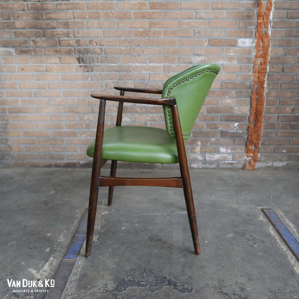 Groene leren stoelen