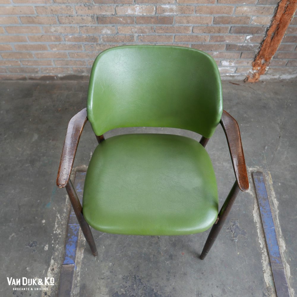 Groene leren stoelen