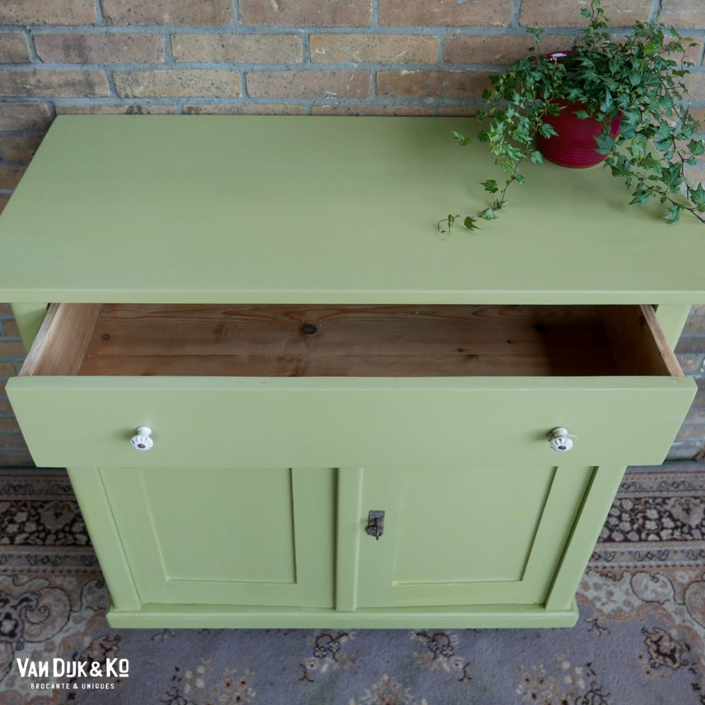 Groene commode