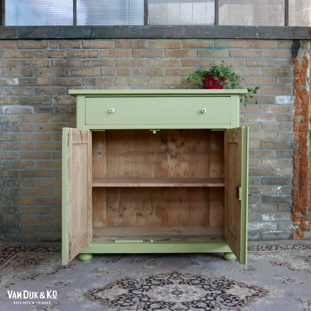 Groene commode