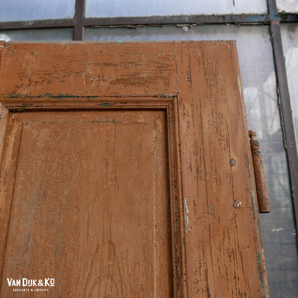 Bruine houten deuren