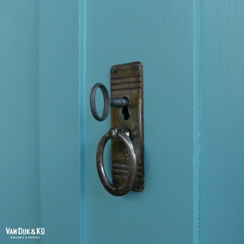 vintage blauwe kast