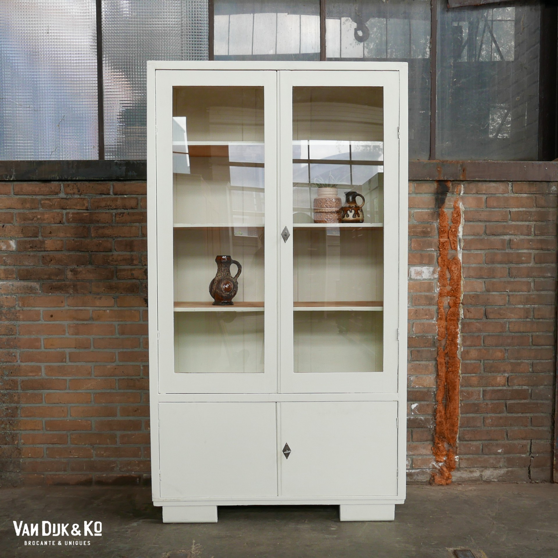 hiërarchie Schurk ruimte Vintage witte vitrinekast » Van Dijk & Ko