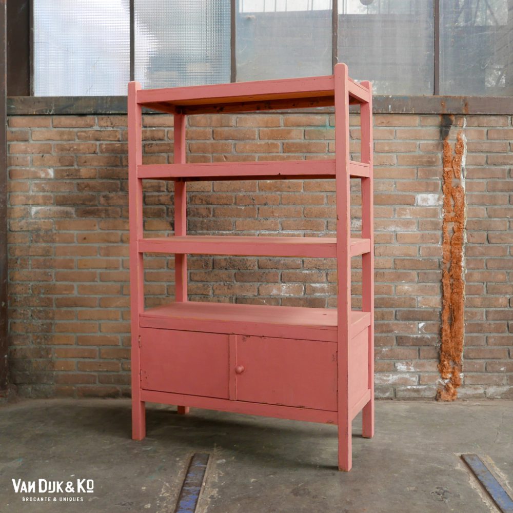 vintage roze stellingkast