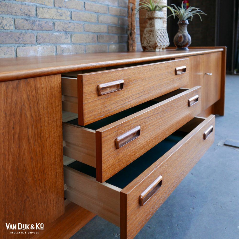 Vintage houten dressoir