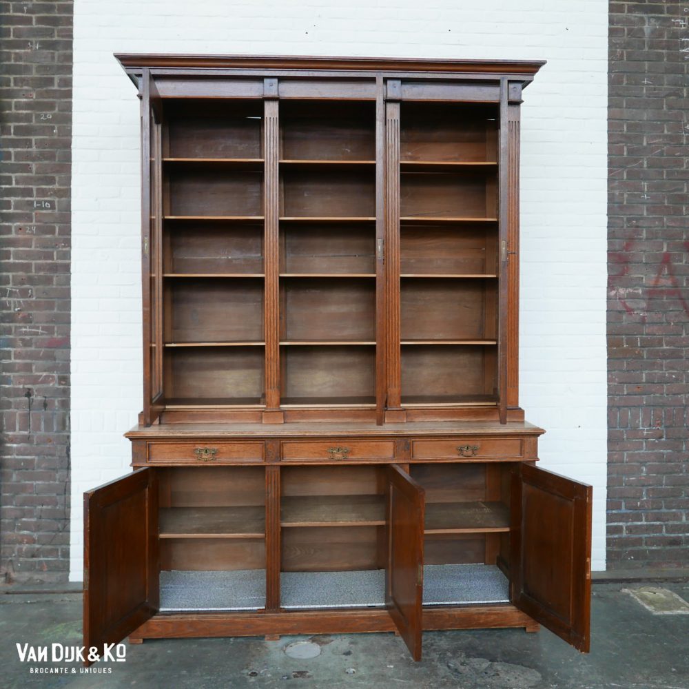 Vintage houten vitrinekast