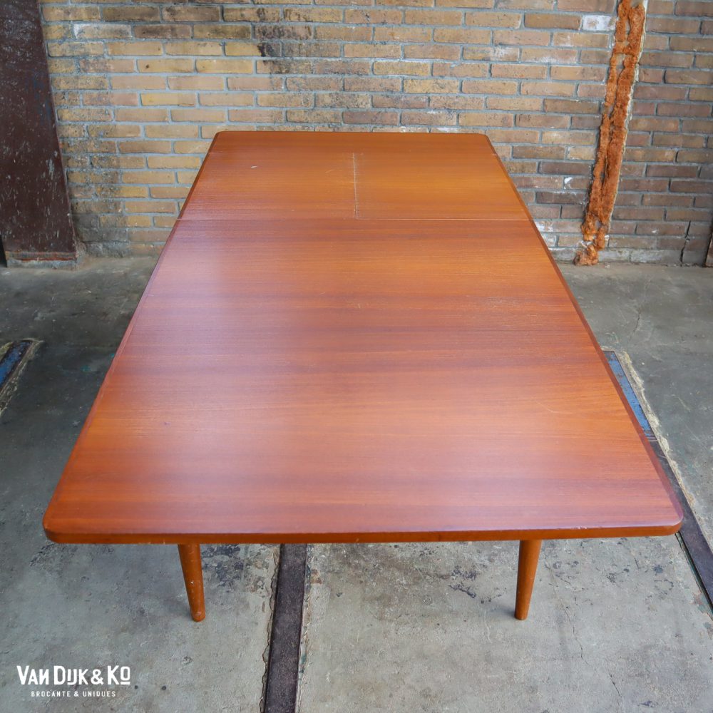Pastoe uitschuifbare eettafel