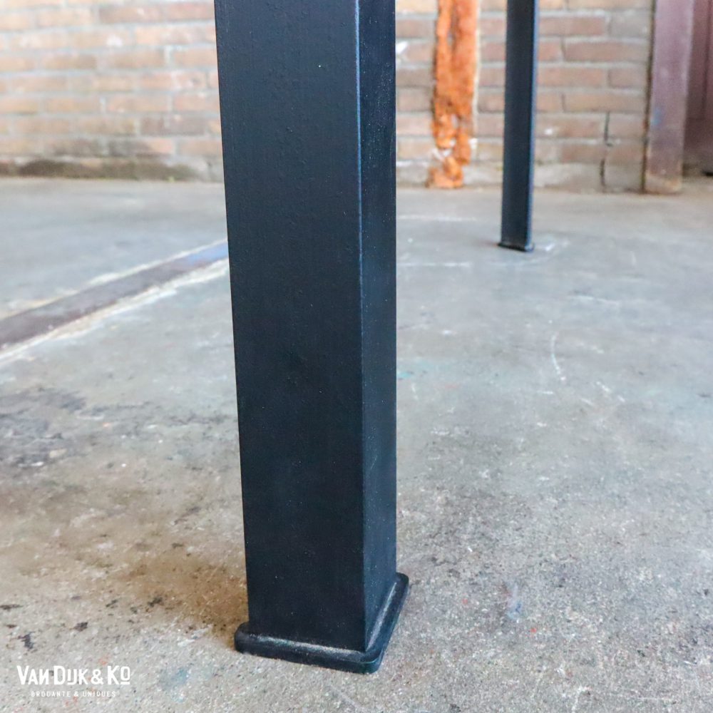 Tafel met zwart metalen frame - Afbeelding 6